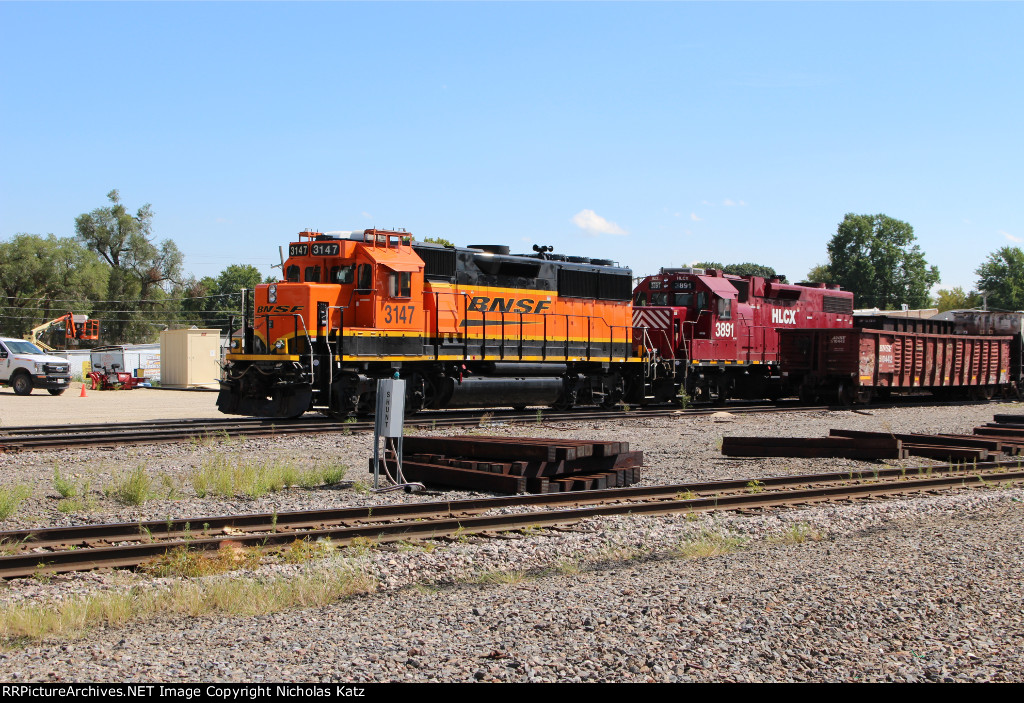 BNSF 3147 & HLCX 3891